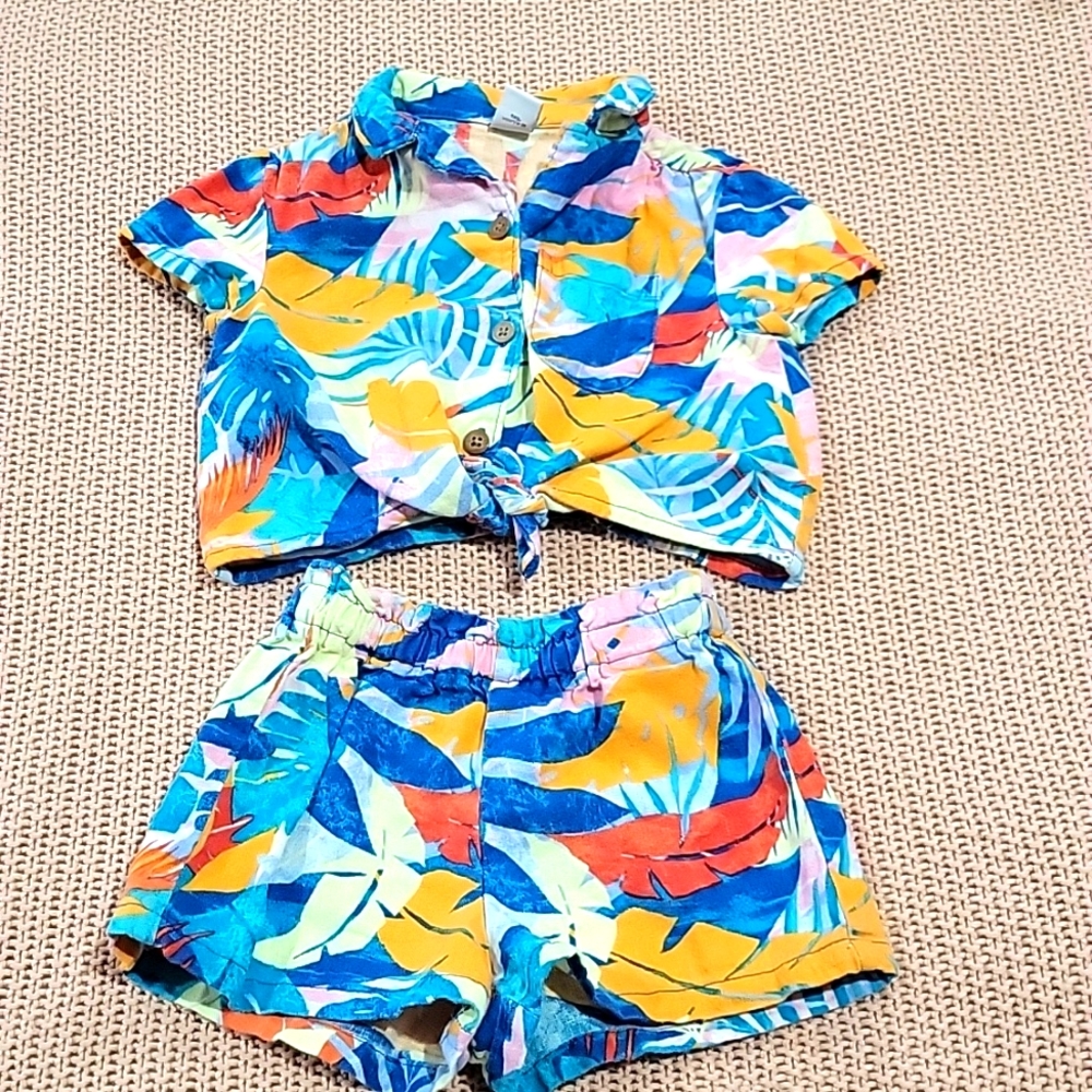 Old Navy button top with tie front and short pantmatching set, size 12-18m